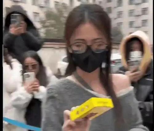 娱乐八卦吃瓜背景图,揭秘明星幕后故事,一起吃瓜看热闹! 第3张 娱乐八卦吃瓜背景图,揭秘明星幕后故事,一起吃瓜看热闹! 第3张